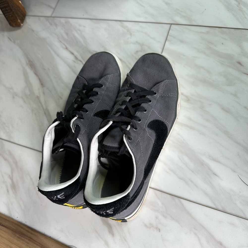 Nike BRS sweet classic tennis shoes size 8 men’s good used condition